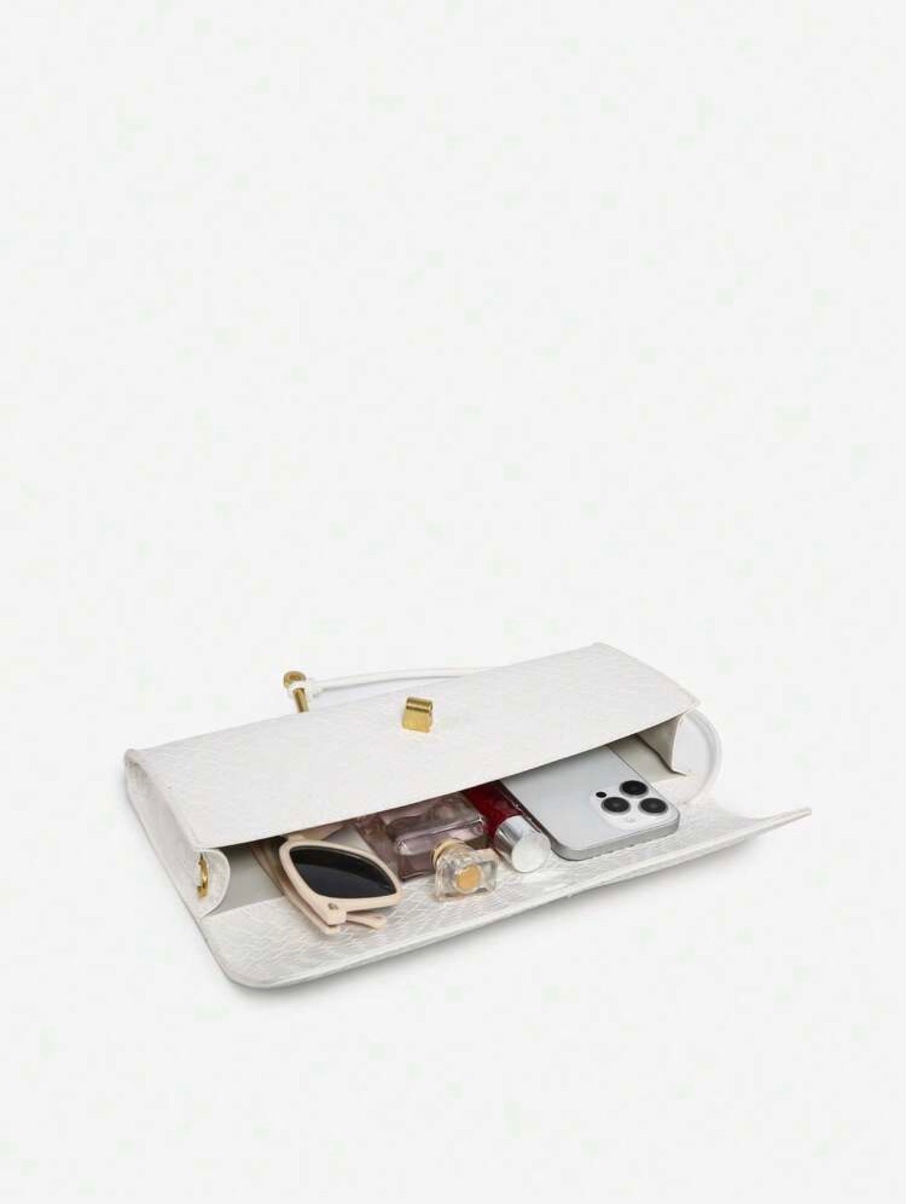 Mary’s Handbag - Chanel’s Fashion Boutique Inc.